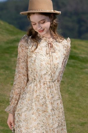 Style Core Aesthetics, New Style Trends - Cottagecore Lace Detailed Floral Midi Dress