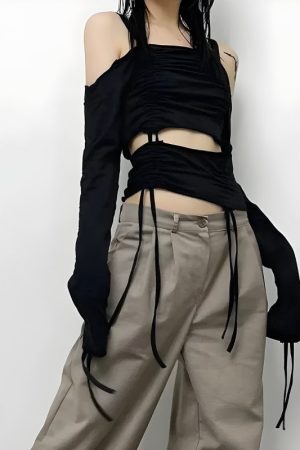 Style Core Aesthetics, New Style Trends - Cut-Out Ruched Long Sleeve Top