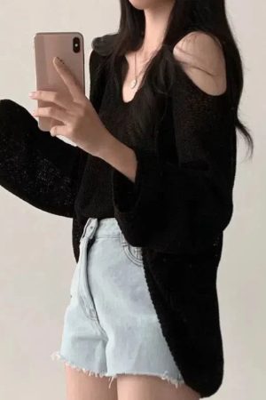 Style Core Aesthetics, New Style Trends - Cut-Out Shoulder Loose Knit Sweater