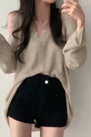 Style Core Aesthetics, New Style Trends - Cut-Out Shoulder Loose Knit Sweater