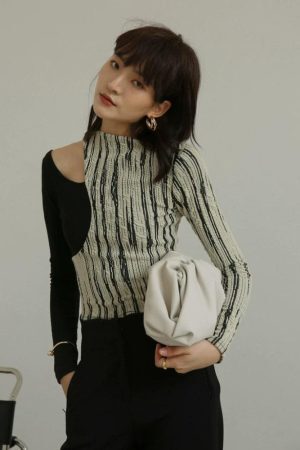 Style Core Aesthetics, New Style Trends - Cut Out Shoulder Patch Top