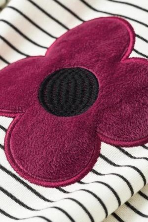 Style Core Aesthetics, New Style Trends - Daisy Embroidered Striped Sweatshirt