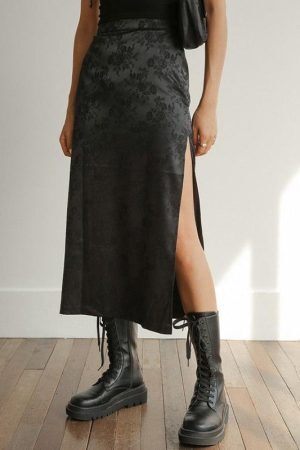 Style Core Aesthetics, New Style Trends - Dark Floral Side Slit Midi Skirt