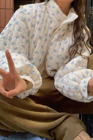 Style Core Aesthetics, New Style Trends - Ditsy Floral Print Zip Up Jacket