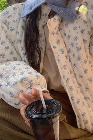 Style Core Aesthetics, New Style Trends - Ditsy Floral Print Zip Up Jacket