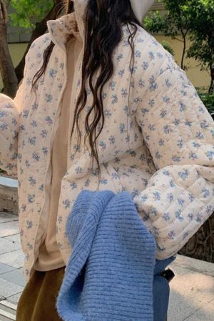 Style Core Aesthetics, New Style Trends - Ditsy Floral Print Zip Up Jacket