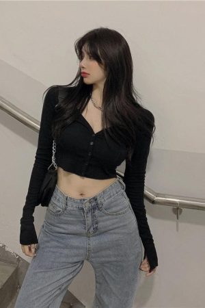 Style Core Aesthetics, New Style Trends - Extra Long Sleeves Buttoned Crop Top