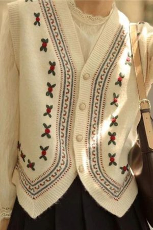 Style Core Aesthetics, New Style Trends - Gilet pull vintage brodé à col en V
