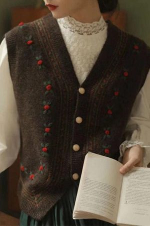 Style Core Aesthetics, New Style Trends - Gilet pull vintage brodé à col en V