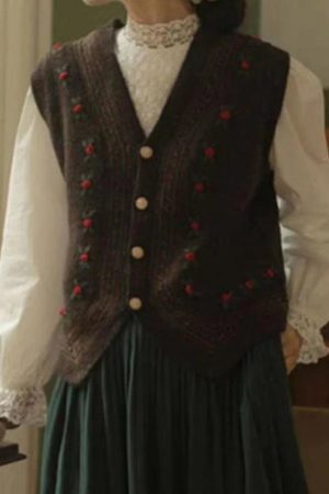 Style Core Aesthetics, New Style Trends - Gilet pull vintage brodé à col en V