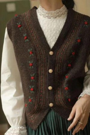 Style Core Aesthetics, New Style Trends - Gilet pull vintage brodé à col en V