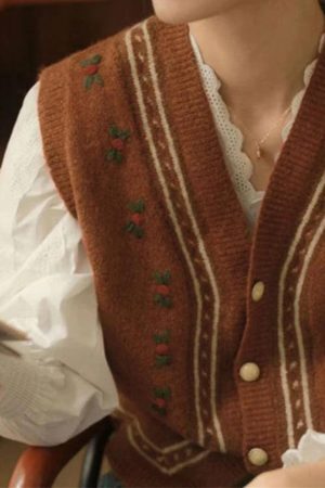 Style Core Aesthetics, New Style Trends - Gilet pull vintage brodé à col en V