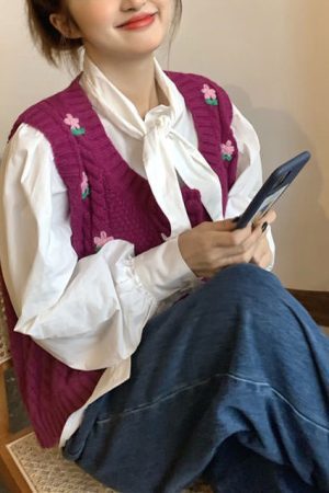 Style Core Aesthetics, New Style Trends - Grandmacore Knit Vest