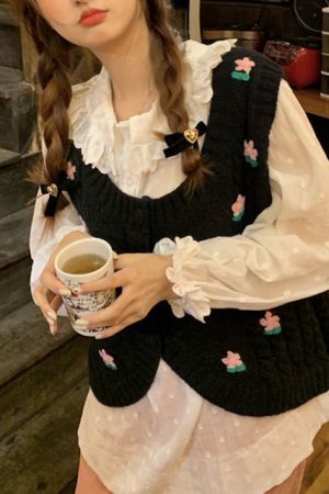 Style Core Aesthetics, New Style Trends - Grandmacore Knit Vest