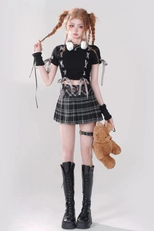 Style Core Aesthetics, New Style Trends - Grunge Coquette Lace Up Crop Top