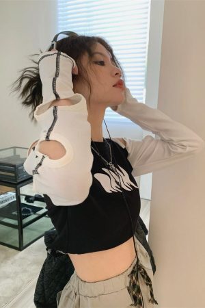 Style Core Aesthetics, New Style Trends - Grunge Cut-Out Crop Top