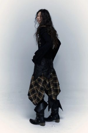 Style Core Aesthetics, New Style Trends - Grunge Faux Leather Plaid Midi Skirt