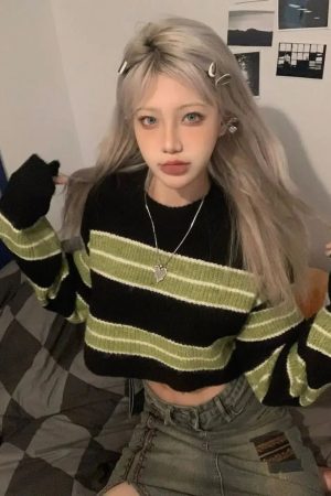 Style Core Aesthetics, New Style Trends - Grunge Green Striped Crop Sweater