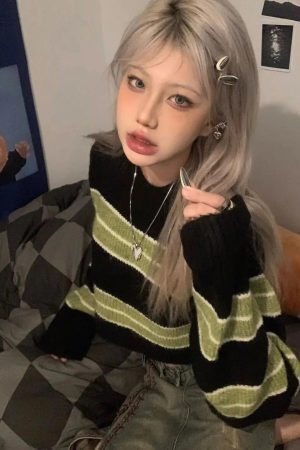 Style Core Aesthetics, New Style Trends - Grunge Green Striped Crop Sweater