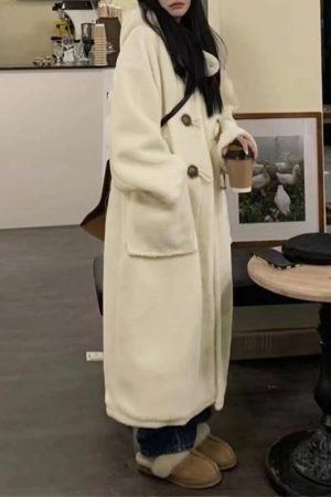 Style Core Aesthetics, New Style Trends - Horn Button lambswool Hooded Jacket