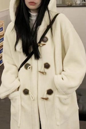 Style Core Aesthetics, New Style Trends - Horn Button lambswool Hooded Jacket