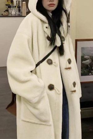 Style Core Aesthetics, New Style Trends - Horn Button lambswool Hooded Jacket