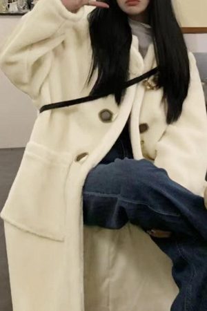 Style Core Aesthetics, New Style Trends - Horn Button lambswool Hooded Jacket