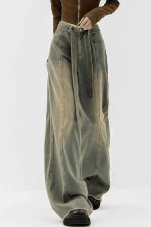 Style Core Aesthetics, New Style Trends - Jean boyfriend avec bretelles à nouer et coutures