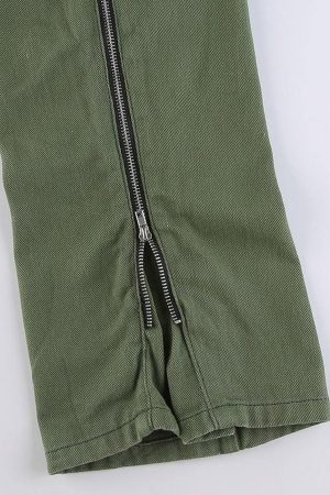 Style Core Aesthetics, New Style Trends - Jean cargo à fermeture éclair et décor métallique