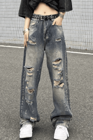 Style Core Aesthetics, New Style Trends - Jean déchiré coupe boyfriend délavé et effiloché