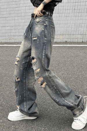 Style Core Aesthetics, New Style Trends - Jean déchiré coupe boyfriend délavé et effiloché