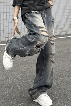 Style Core Aesthetics, New Style Trends - Jean déchiré coupe boyfriend délavé et effiloché