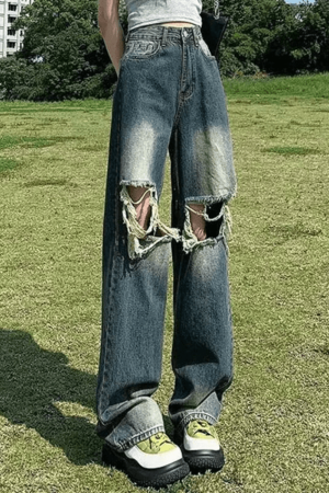 Style Core Aesthetics, New Style Trends - Jean droit délavé déchiré aux genoux