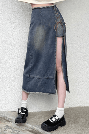 Style Core Aesthetics, New Style Trends - Jupe en jean déchirée fendue sur le devant