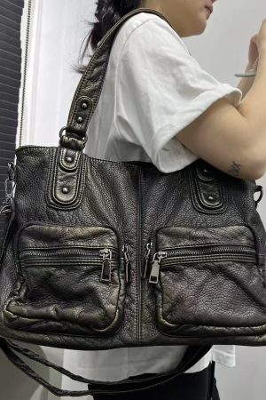 Style Core Aesthetics, New Style Trends - Kessia | Sac Y2K moto vintage multi-poches en simili cuir