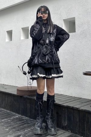 Style Core Aesthetics, New Style Trends - Lace Detailed Ruffle Mini Skirt