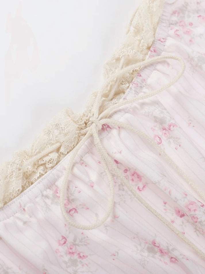 Style Core Aesthetics, New Style Trends - Lace Paneled Floral Cropped Tank Top Style Core Aesthetics, New Style Trends - Lace Paneled Floral Cropped Tank Top