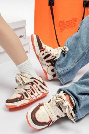 Style Core Aesthetics, New Style Trends - 'Laced' Shoes