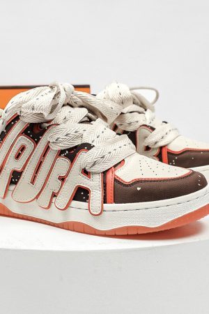 Style Core Aesthetics, New Style Trends - 'Laced' Shoes