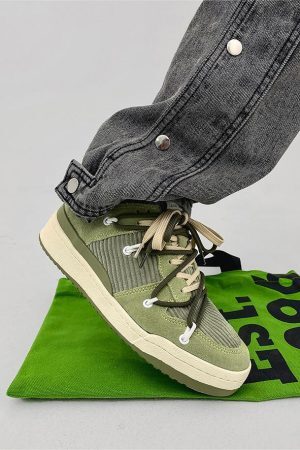 Style Core Aesthetics, New Style Trends - 'Lined' Shoes