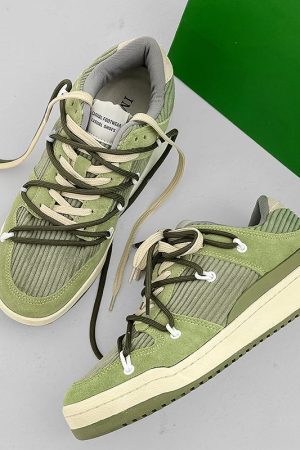 Style Core Aesthetics, New Style Trends - 'Lined' Shoes