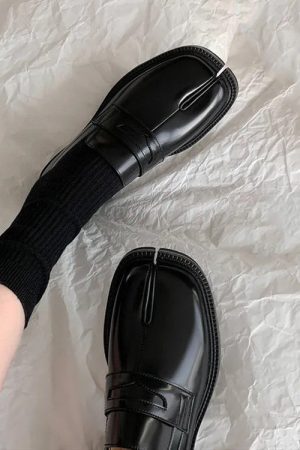 Style Core Aesthetics, New Style Trends - London Bridge Split Toe Tabi Loafers