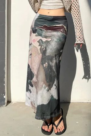 Style Core Aesthetics, New Style Trends - Low Rise Graphic Printed Midi Skirt