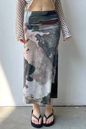 Style Core Aesthetics, New Style Trends - Low Rise Graphic Printed Midi Skirt