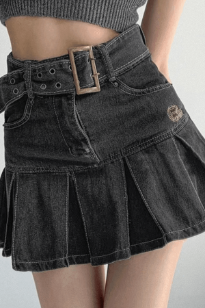 Style Core Aesthetics, New Style Trends - Mini-jupe en jean plissée avec ceinture à boucle