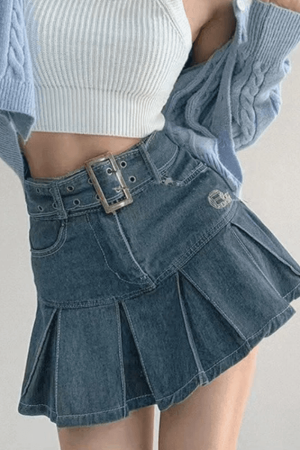 Style Core Aesthetics, New Style Trends - Mini-jupe en jean plissée avec ceinture à boucle