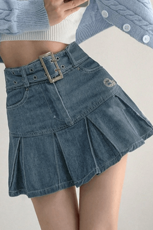 Style Core Aesthetics, New Style Trends - Mini-jupe en jean plissée avec ceinture à boucle