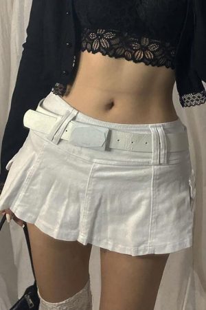 Style Core Aesthetics, New Style Trends - Mini jupe patineuse en jean