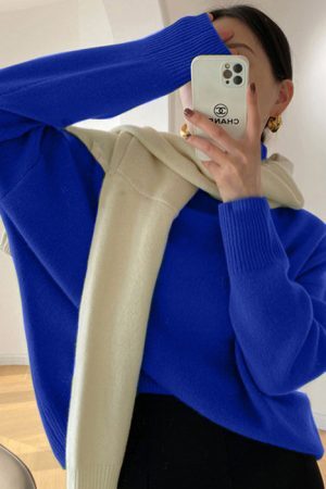 Style Core Aesthetics, New Style Trends - Minimalist Aesthetic Autumn Sweater