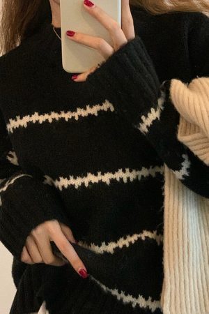 Style Core Aesthetics, New Style Trends - Minimalist Aesthetic Striped Sweater
